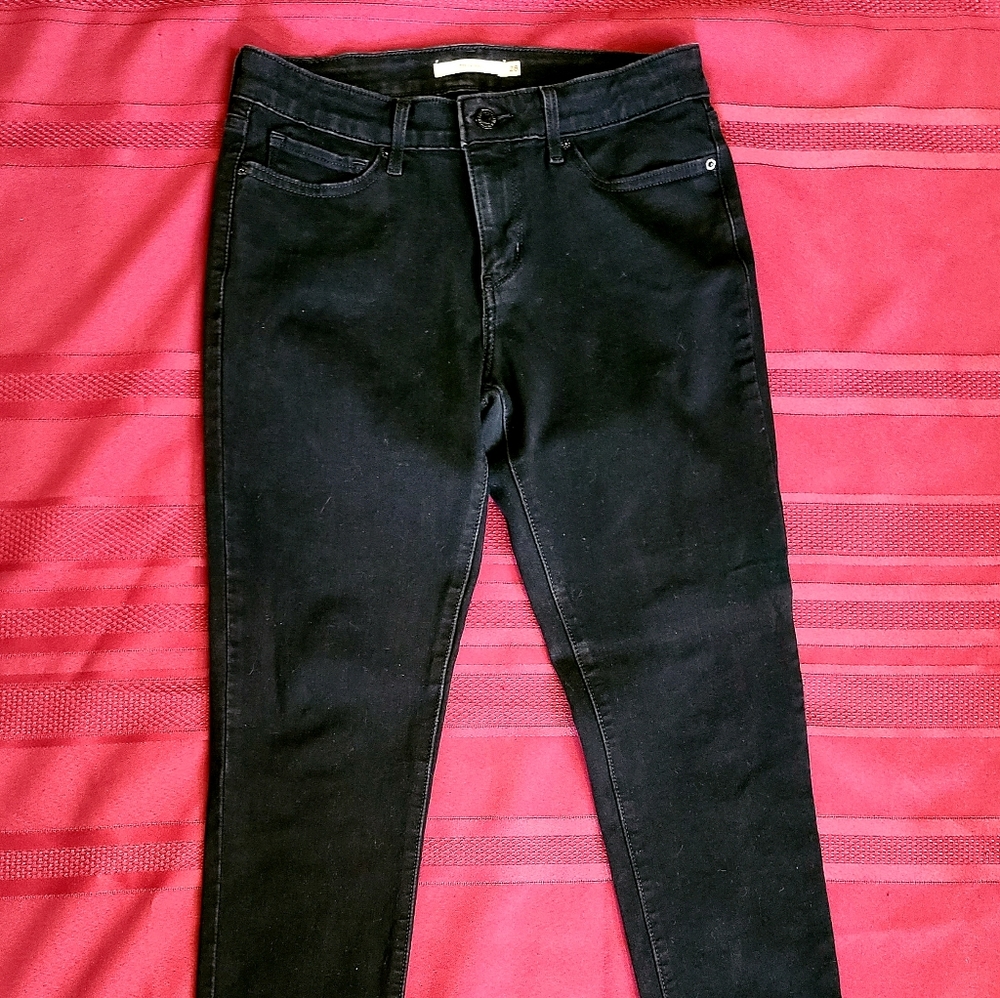 Levis Women's Jeans. 711 Skinny. Stretch Size 28